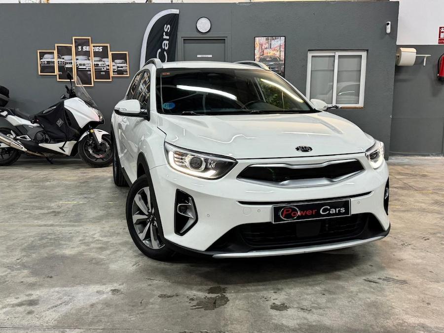 
								Kia Stonic full									