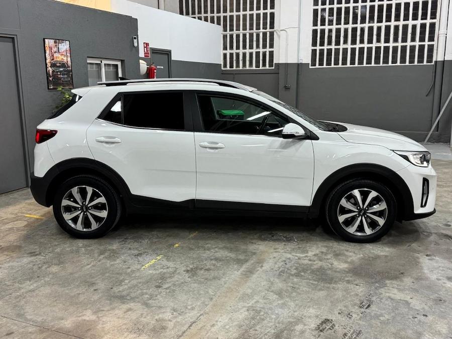 
								Kia Stonic full									