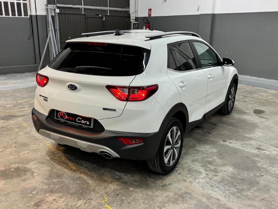 
								Kia Stonic full									