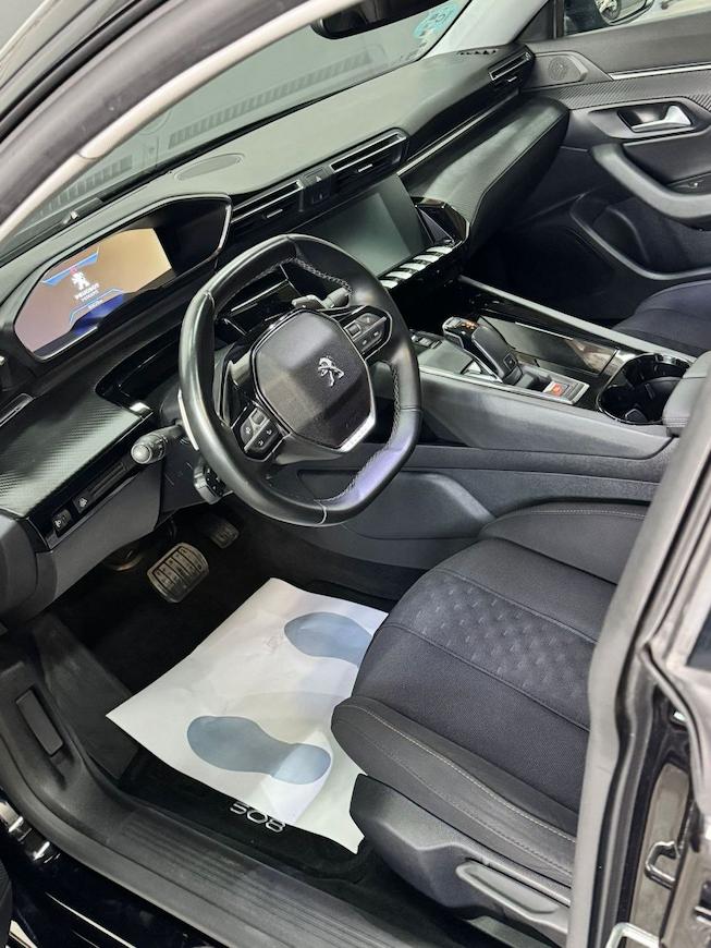 
								Peugeot 508 full									