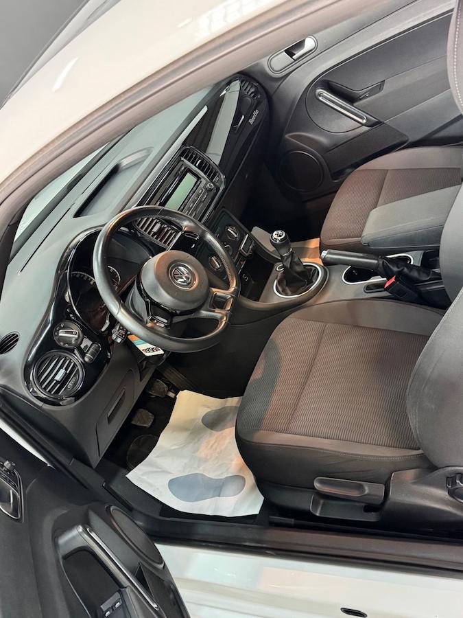 
								Volkswagen Beetle full									
