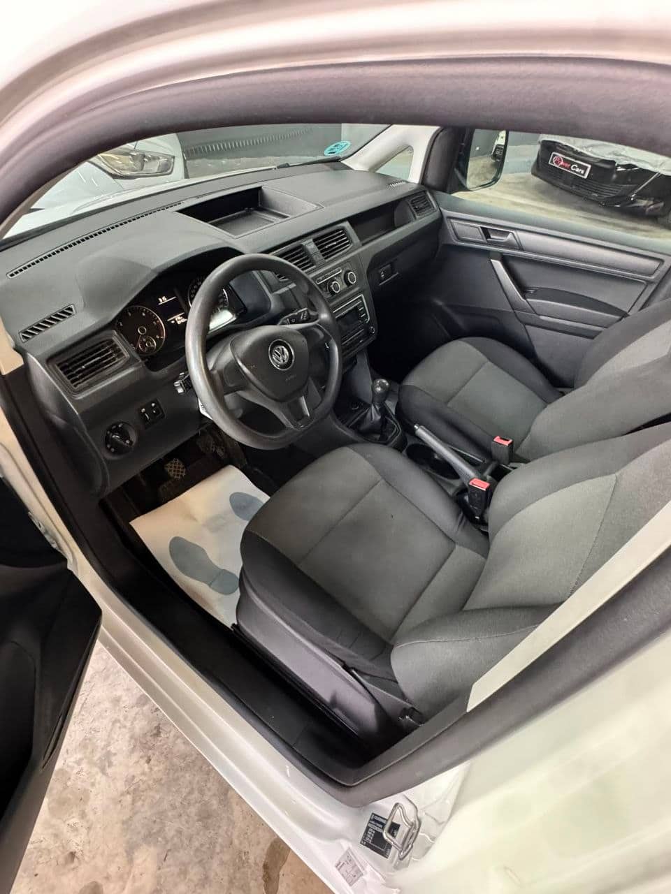 
Volkswagen Caddy 2016 full									