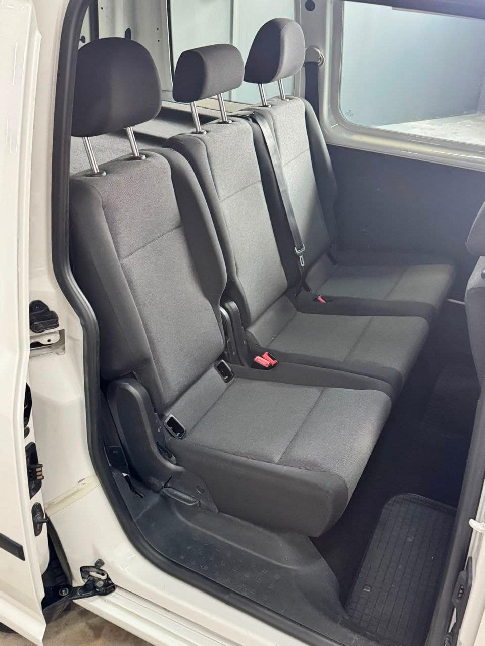 
Volkswagen Caddy 2016 full									