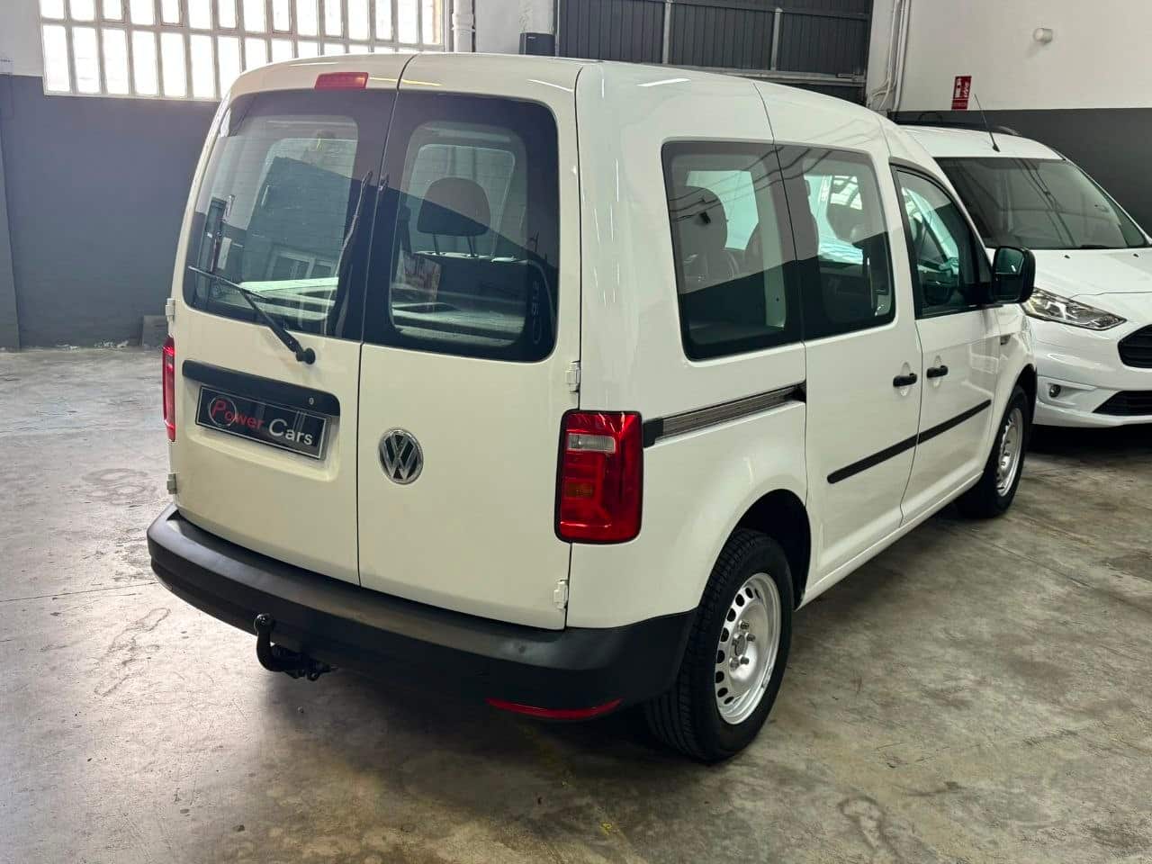
Volkswagen Caddy 2016 full									