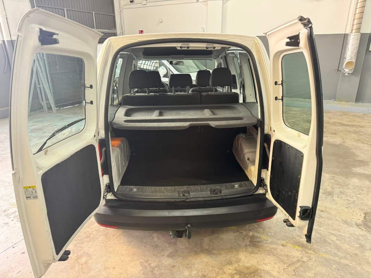 
Volkswagen Caddy 2016 full									